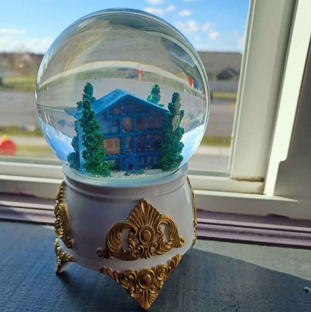 Fanmade Lover House Snow Globe